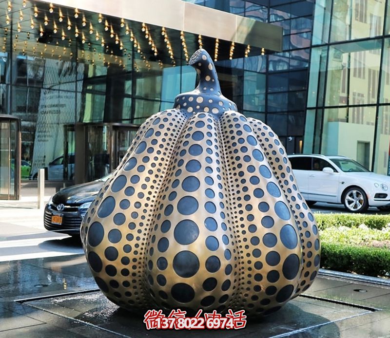 不銹鋼創(chuàng)意黑點(diǎn)南瓜雕塑--一款獨(dú)特的廣場裝飾品