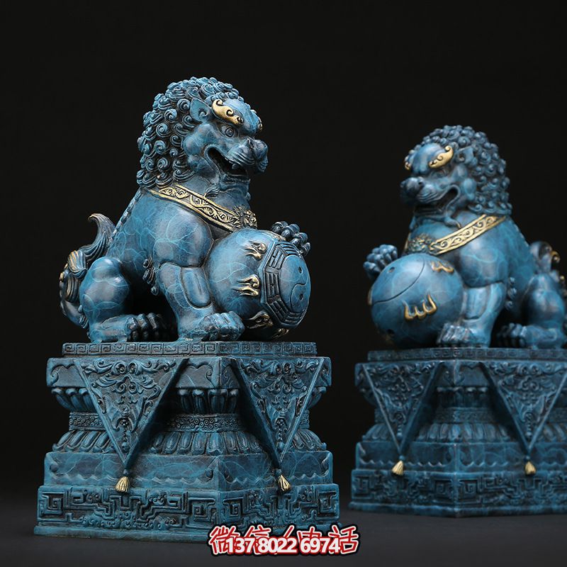 仿古青銅獅子雕塑，為景區(qū)創(chuàng)意增添古樸色彩