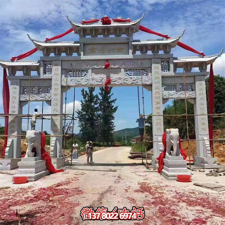 集道路四柱、花崗巖、花崗石雕和牌樓于一體的精美絕倫藝術(shù)品