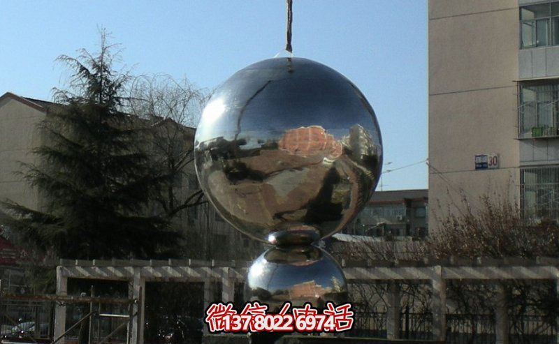 不銹鋼球體雕塑，鏡面反光，室外裝點美化