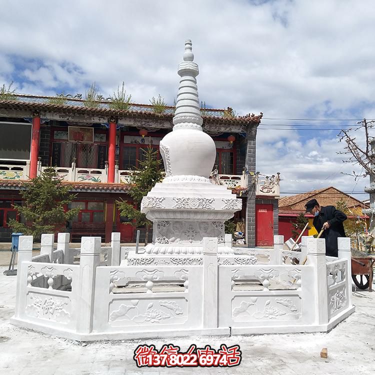 大型石雕舍利塔，宗教寺廟裝置