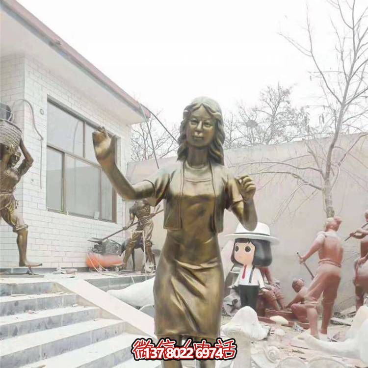 仿銅雕塑玻璃鋼抽象人物，為公園戶外裝飾