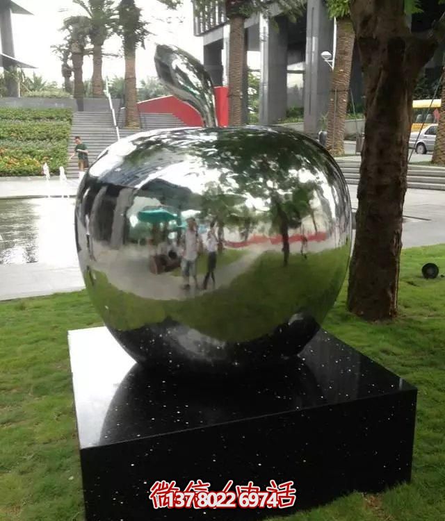 不銹鋼蘋果雕塑擺件，讓你的戶外空間更有創(chuàng)意！