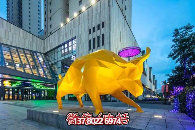 玻璃鋼彩繪雕塑讓你的廣場(chǎng)現(xiàn)象級(jí)創(chuàng)意牛！