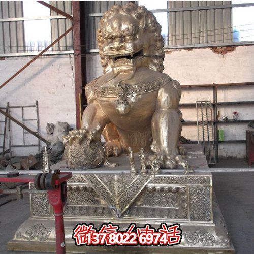 仿古銅噴金獅子雕塑，玻璃鋼大型戶外裝飾