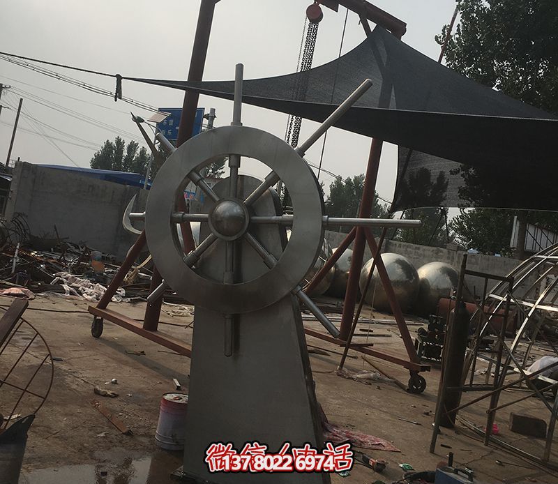 騰飛不銹鋼雕塑船舵，點(diǎn)綴室內(nèi)飯店