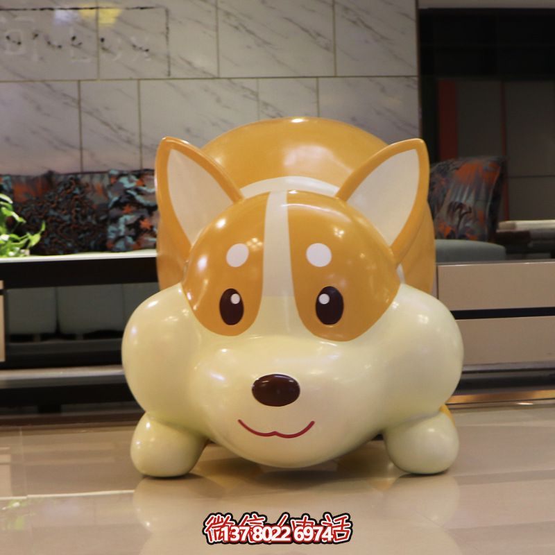 新推出的可愛卡通玻璃鋼著狗雕塑游樂園，給你一個全新的游樂體驗！