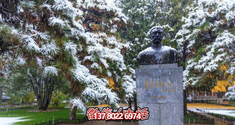 李大釗銅雕胸像，傳承戶外園林名人文化