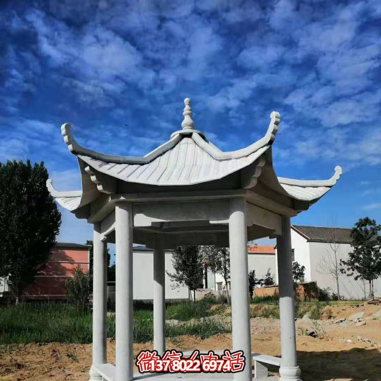 仿古休閑涼亭，天然青石擺放于戶外村莊