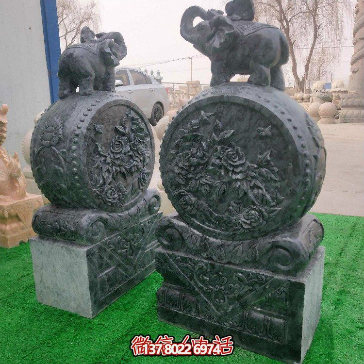 抱著鼓石雕塑，點(diǎn)綴青石庭院門口