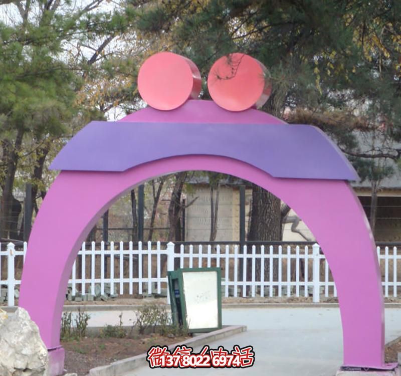 創(chuàng)意玻璃鋼愛心雕塑，裝點城市公園