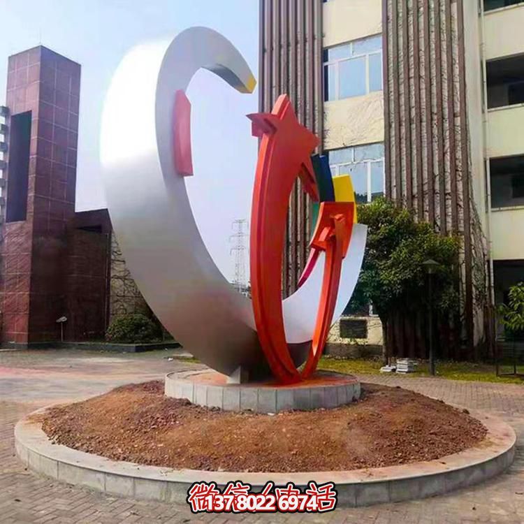 精致不銹鋼月牙雕塑，打造現(xiàn)代都市景觀