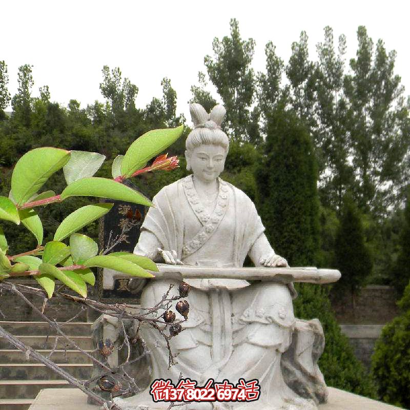 彈琴游玩古代景區(qū)，感受石雕雕塑之美