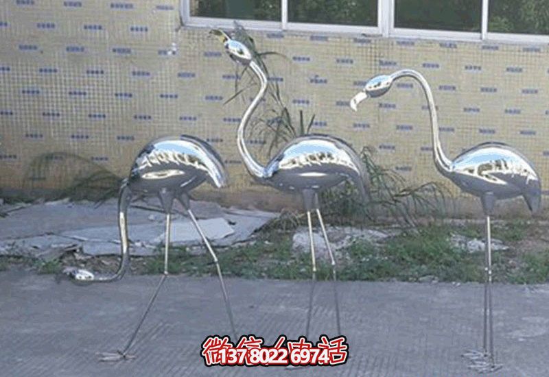 不銹鋼火烈鳥(niǎo)雕塑，完美擺放于室內(nèi)外庭院