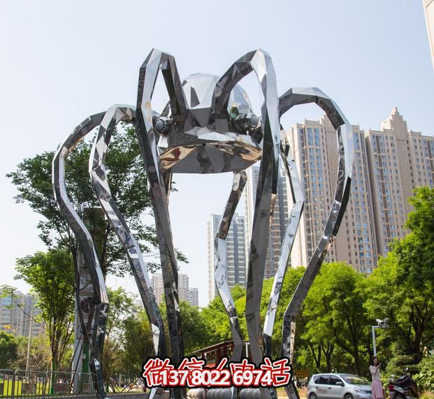 不銹鋼長腿螃蟹雕塑，為公園增添創(chuàng)意裝飾