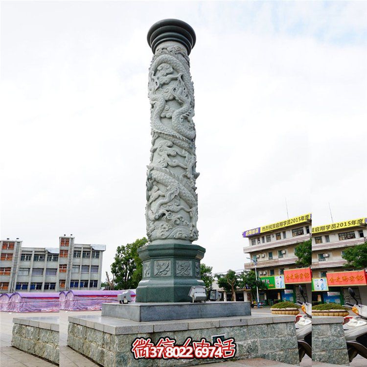 大理石浮雕龍柱，點(diǎn)綴校園廣場(chǎng)