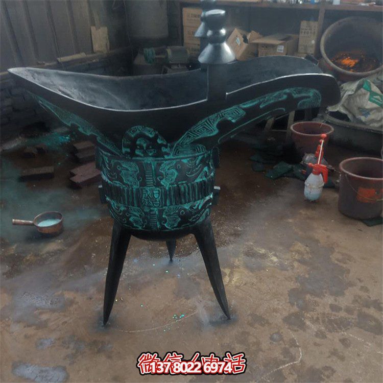 青銅仿古器皿，景觀雕塑擺放，點(diǎn)綴景區(qū)園林