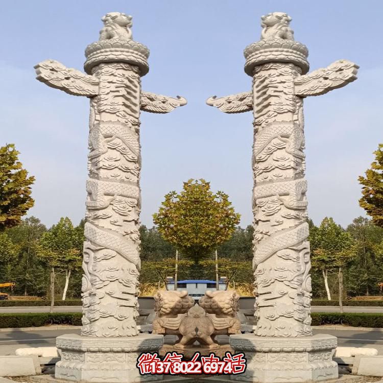 精美大理石手工雕刻龍紋華表雕塑，點綴廣場美景