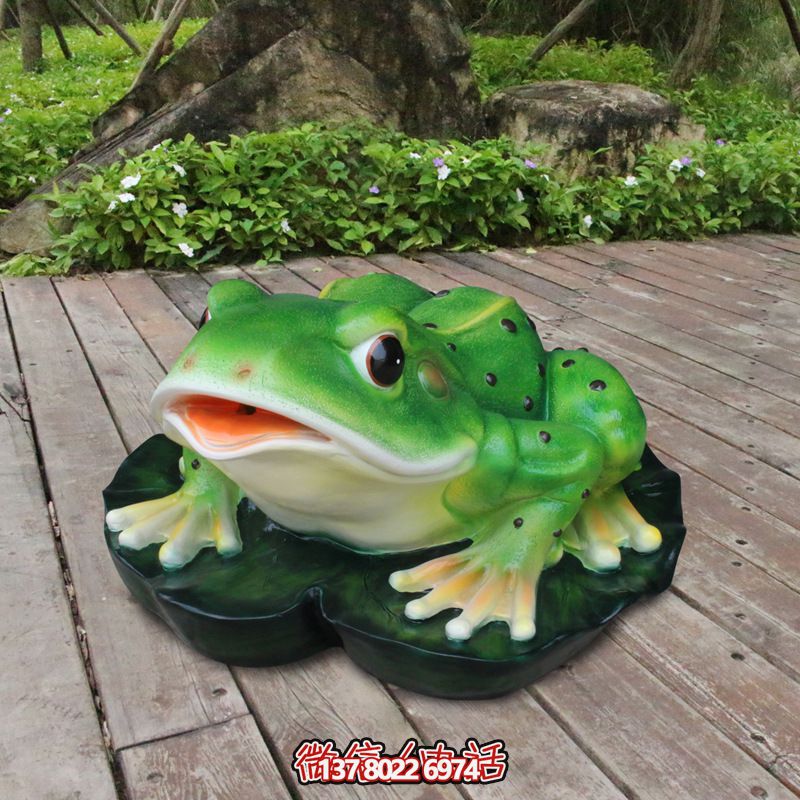 創(chuàng)意玻璃鋼青蛙雕塑，為廣場增添活力