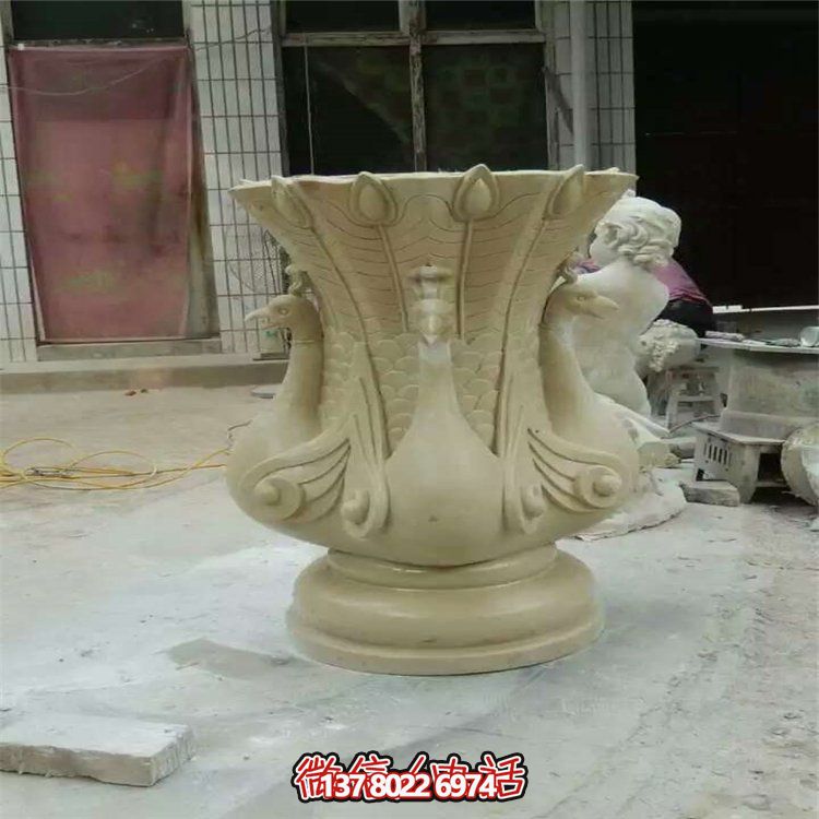 石雕孔雀歐式花盆，讓你的小區(qū)別墅園林更添精致