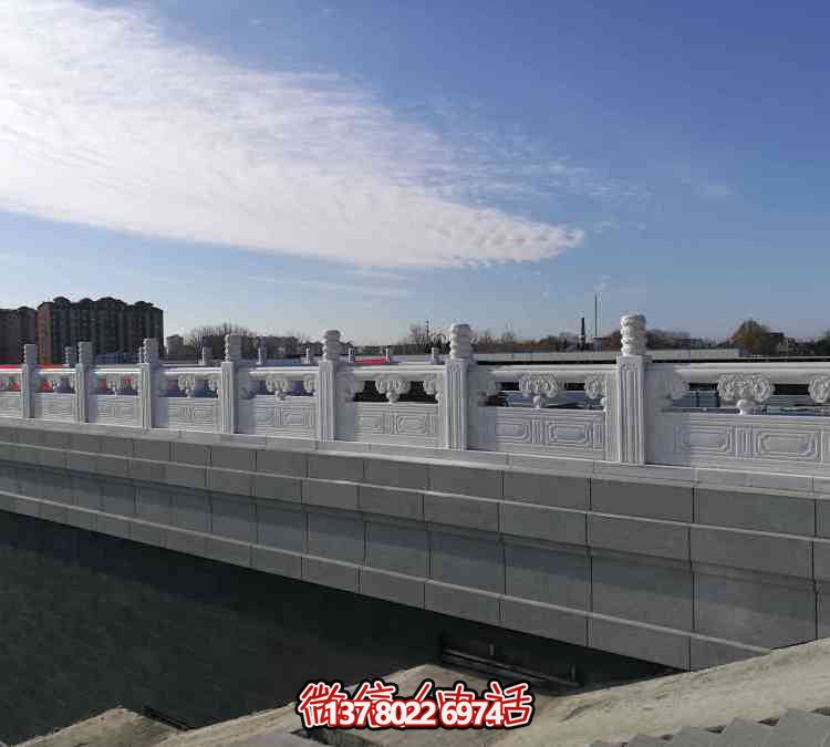 精美石雕橋欄桿，藝術美學完美結合