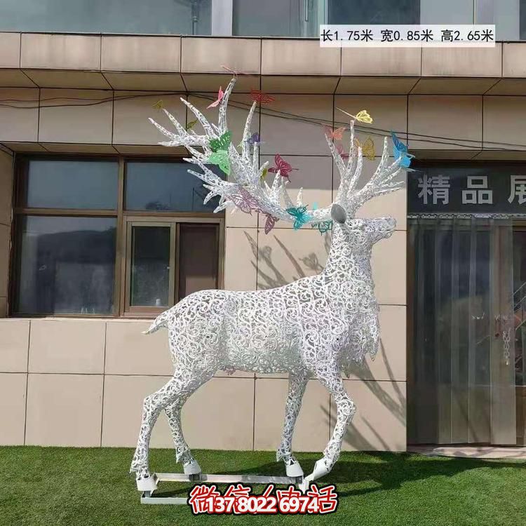 不銹鋼鹿角鏤空梅花亮化雕塑，為景觀廣場(chǎng)擺放