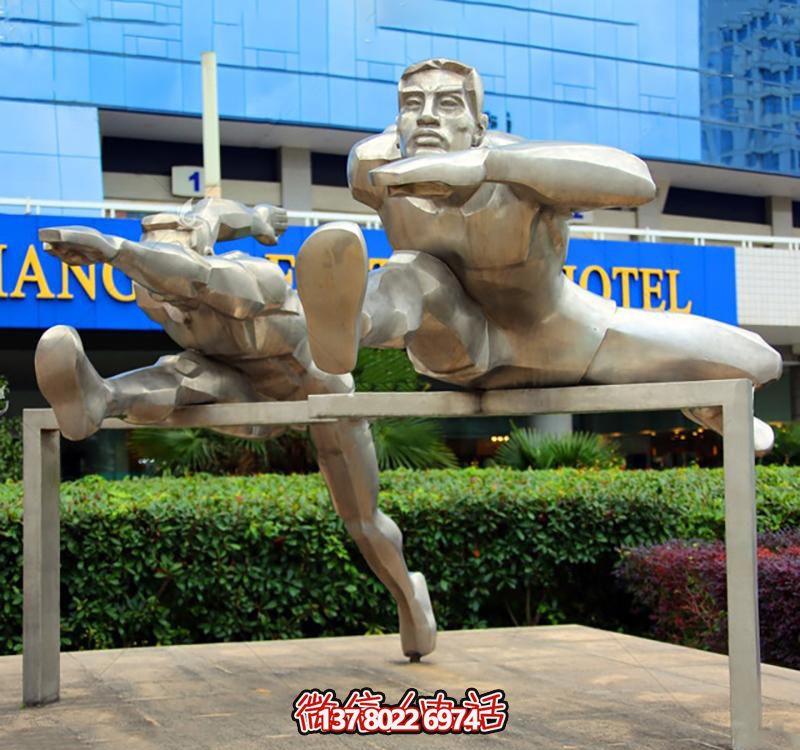 高科技不銹鋼跨欄雕塑裝置，傳承體育運(yùn)動主題人物