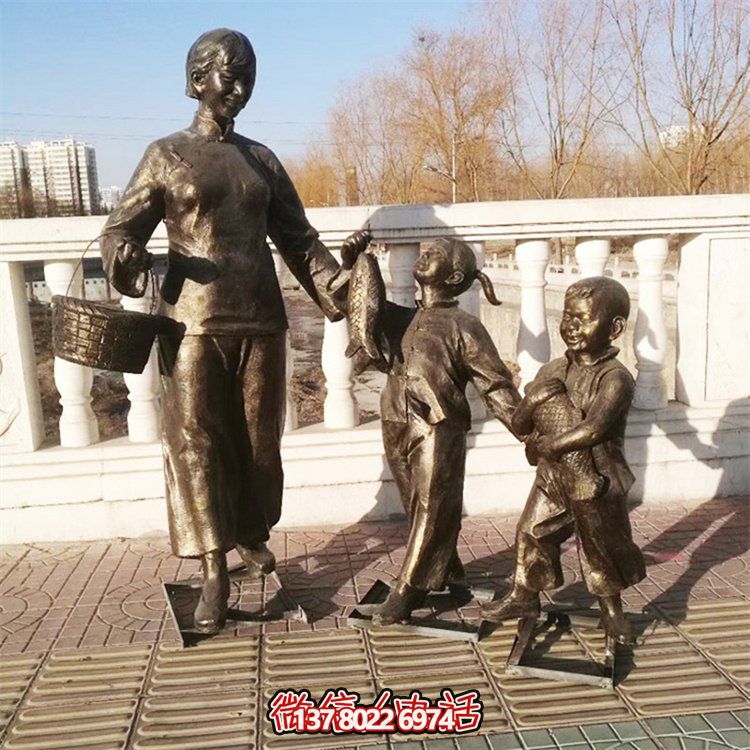 集合民俗小品、戶外街道情景及人物雕塑的主題公園