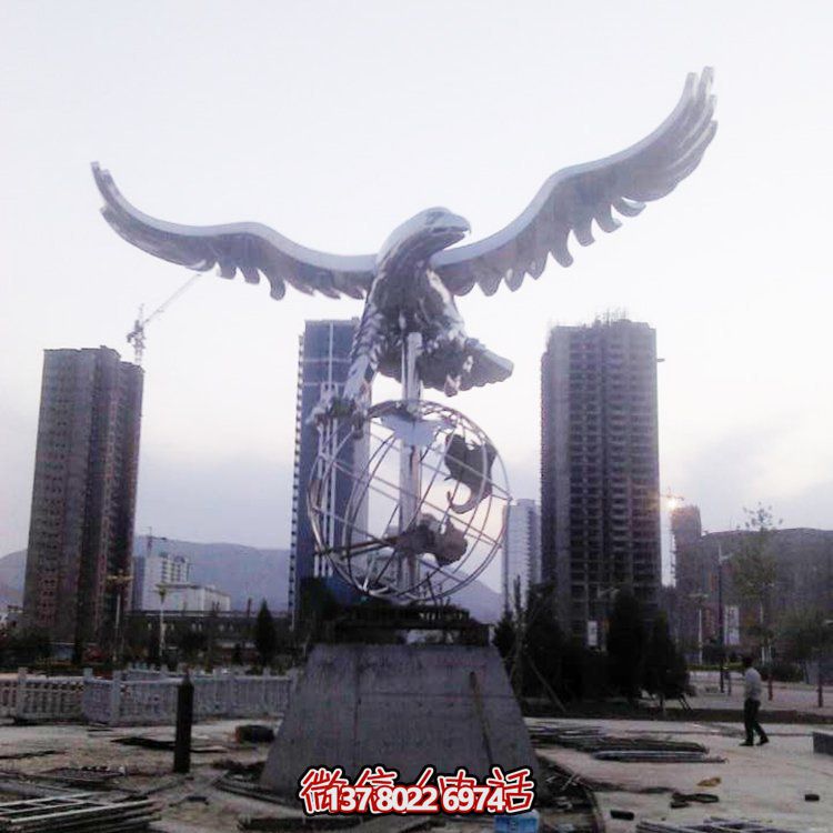 不銹鋼老鷹雕塑，點(diǎn)綴戶外園林景觀