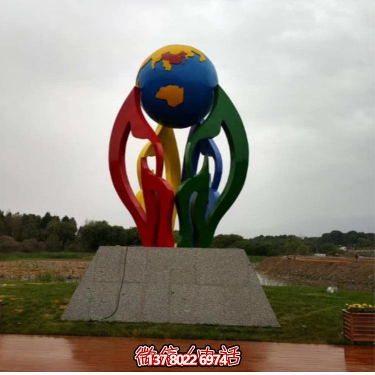 大型不銹鋼彩繪噴漆雕塑，為景區(qū)景觀廣場(chǎng)增色