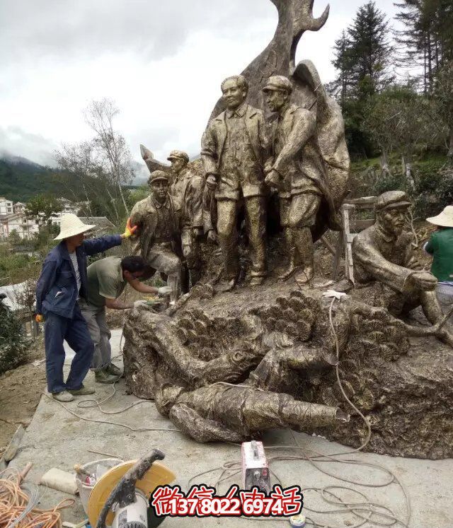 偉人紀(jì)念銅雕雕塑，讓廣場上洋溢著熱情