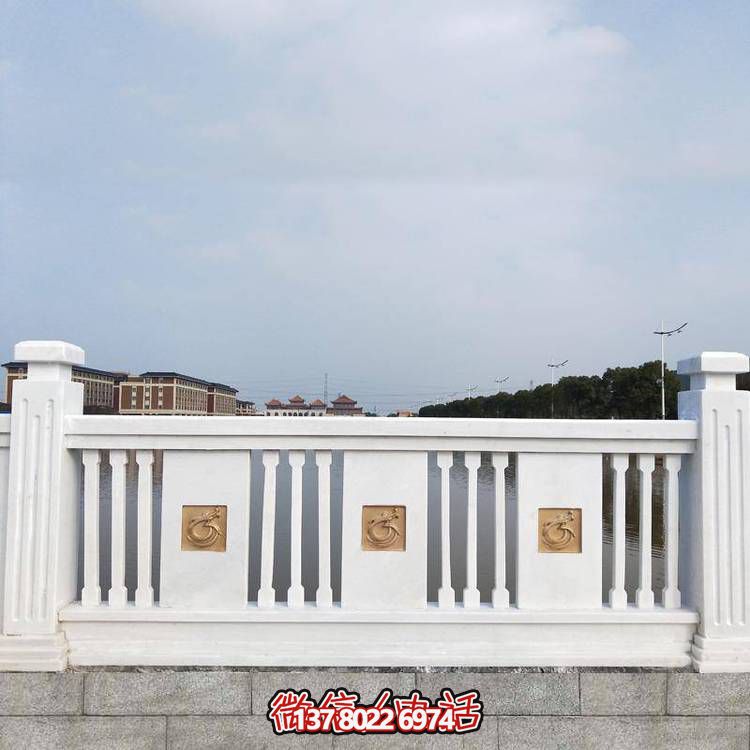 “羅馬柱式漢白玉歐式欄桿，為河道邊裝飾和防護(hù)”