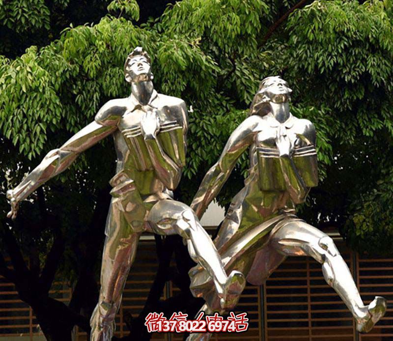 不銹鋼操場(chǎng)雕塑，鏡面反射跑步樂(lè)趣