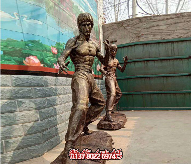 “李小龍雕塑從電影院到廣場(chǎng)，功夫明星永存”