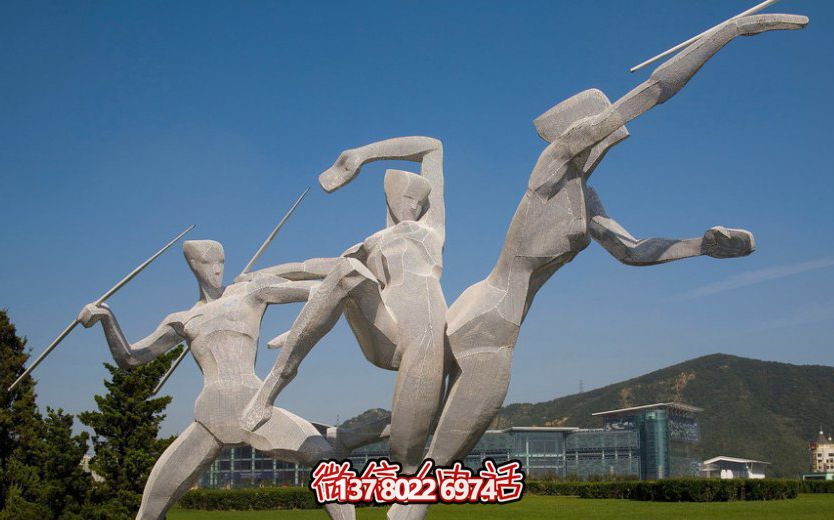 廣場草坪擺放玻璃鋼標(biāo)槍運(yùn)動雕塑