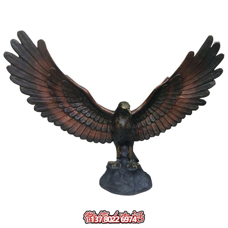 室內(nèi)擺放展翅的樹(shù)脂老鷹雕塑