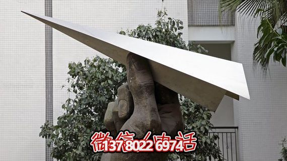 玻璃鋼童趣幼兒創(chuàng)意折紙飛機(jī)雕塑