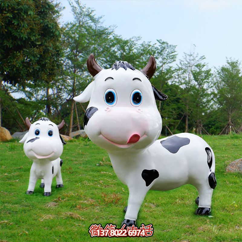 牧場兩只卡通呆萌的玻璃鋼牛雕塑 牧場兩只卡通呆萌的玻璃鋼牛雕塑