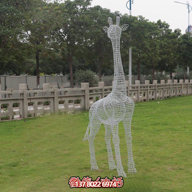 不銹鋼戶外大型金屬拉絲鏤長(zhǎng)頸鹿雕塑