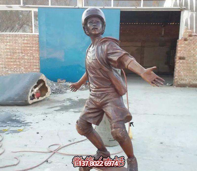 玩滑板公園運(yùn)動(dòng)玻璃鋼仿銅雕塑