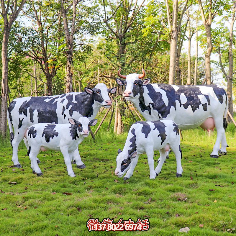 戶外叢林兩大兩小只玻璃鋼牛雕塑 戶外叢林兩大兩小只玻璃鋼牛雕塑