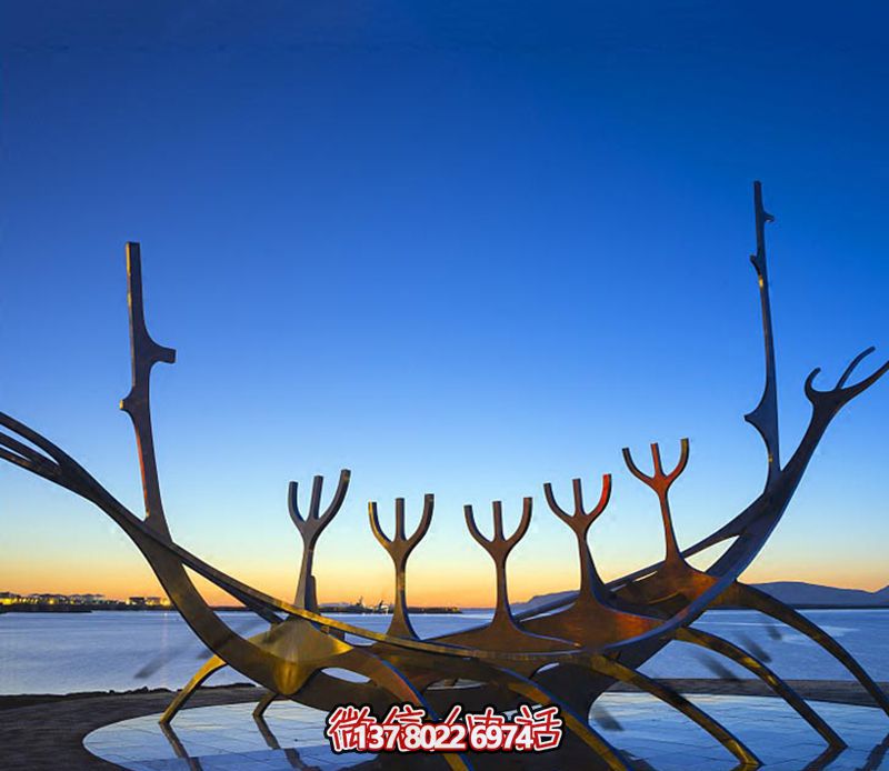 海邊景區(qū)擺放簡(jiǎn)約鑄造組合不銹鋼船雕塑