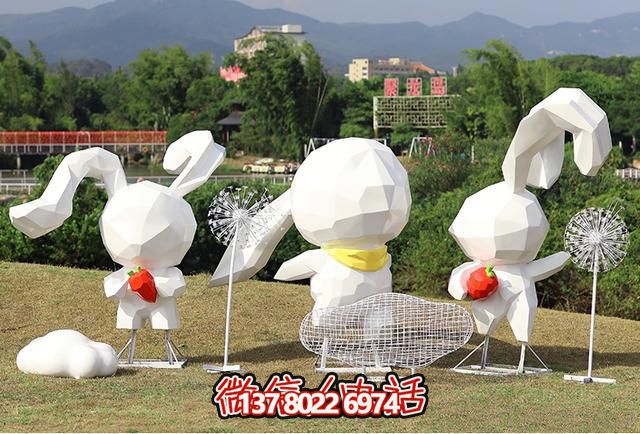 不銹鋼塊面雕塑——網(wǎng)紅雕塑，造型新穎，富有活力。