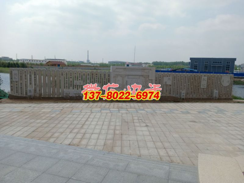 蘆葦湖景墻：孔子教學，長20米，高2